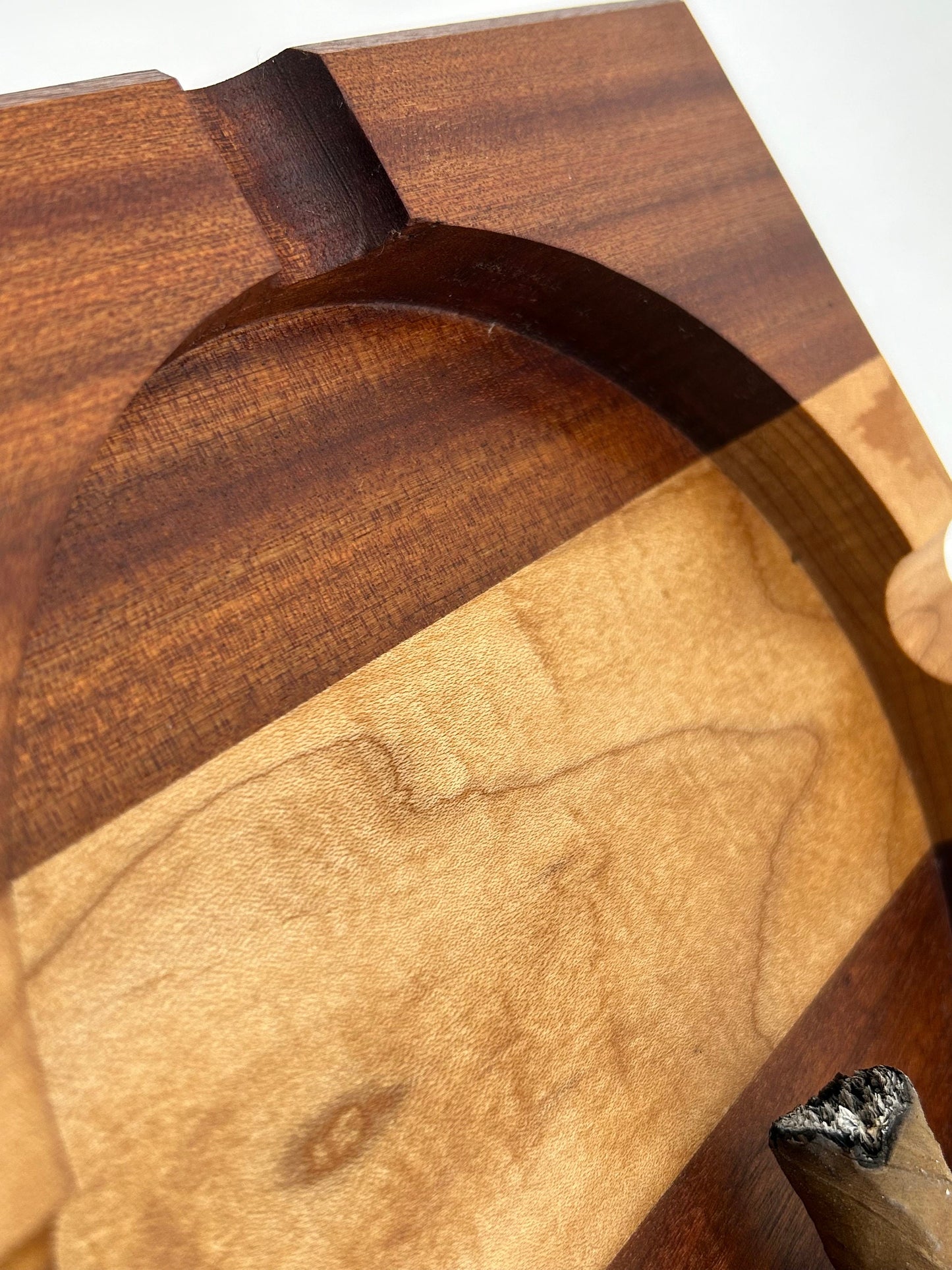 Cigar Ashtray Handcrafted French Oak and Mahogany, Premium Quality, Elegant Design, Ideal Gift for Cigar Enthusiasts, Luxury Cigar Ash trays